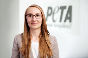 PETA Mitarbeiterin