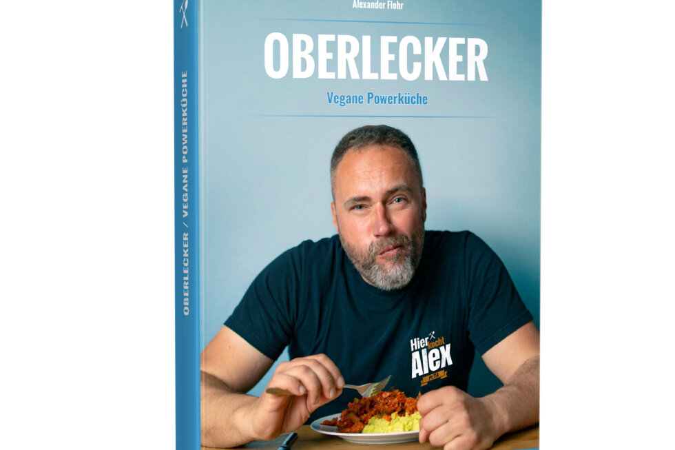 Bild vom Kochbuch "Oberlecker", auf dessen COver sich Alex Flohr befindet.