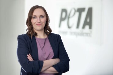 PETA Mitarbeiterin Dr. Yvonne Würz