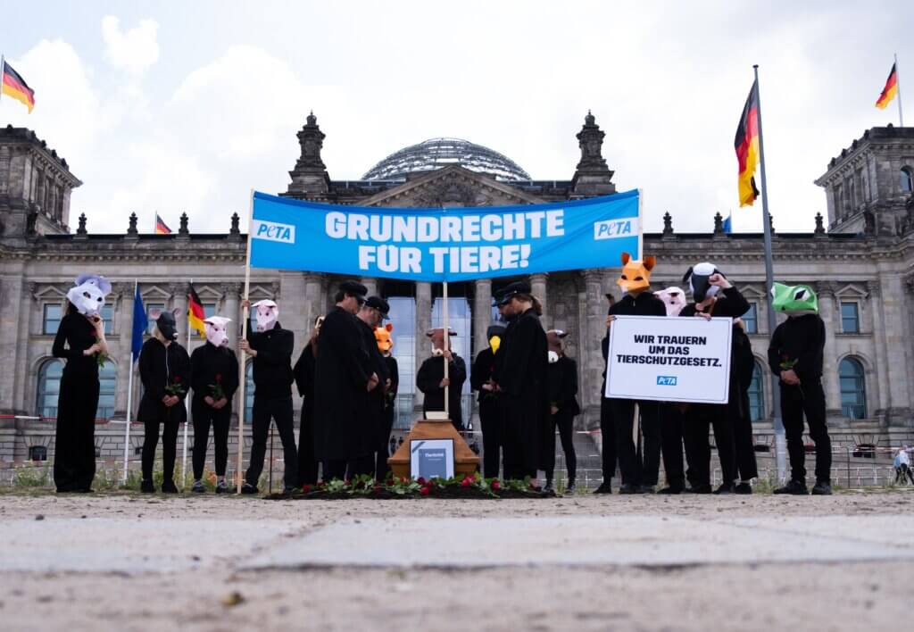 Aktive tragen das Tierschutzgesetz zu Grabe