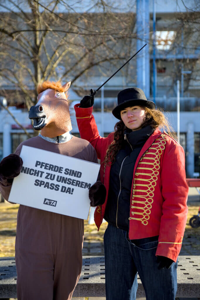 Cavalluna Protestaktion des Streetteams Osnabrück