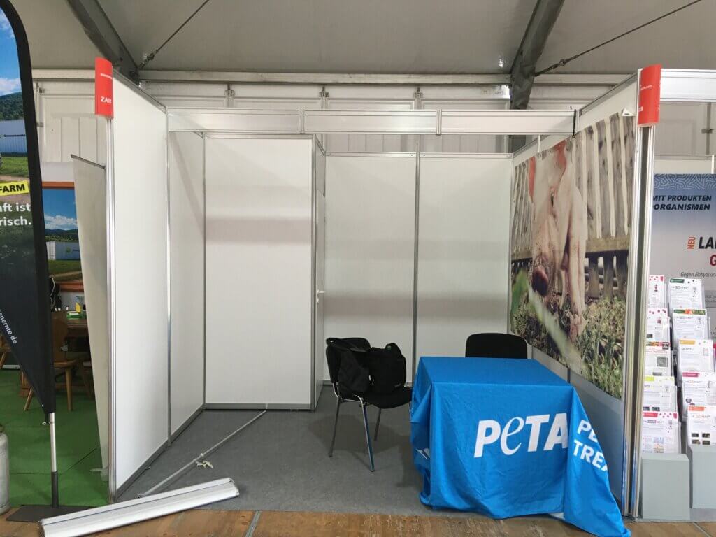 geplünderter Stand auf den Feldtagen